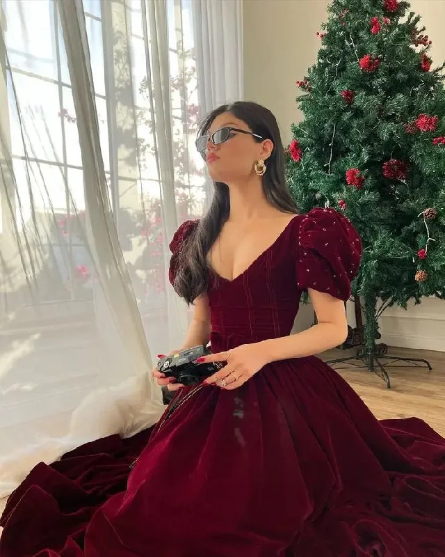 Women's Trendy Outfits Burgundy Velvet V Neck Short Puff Sleeve Beaded A-Line Long Floor Length Ball Gown Evening Dress Christmas Party Dress gh3042