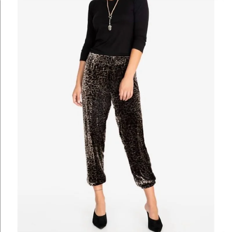 Women's Trendy Clothing Leopard Velvet Jogger In Mti