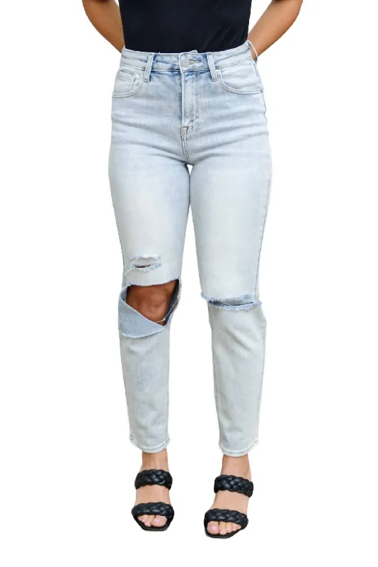 Women's Casual Apparel Good Karma Distressed Jeans In Light Wash