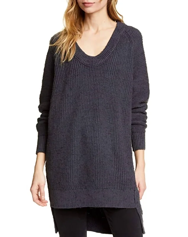 Women's Outdoor Attire Scoop Pullover Sweater In Charcoal